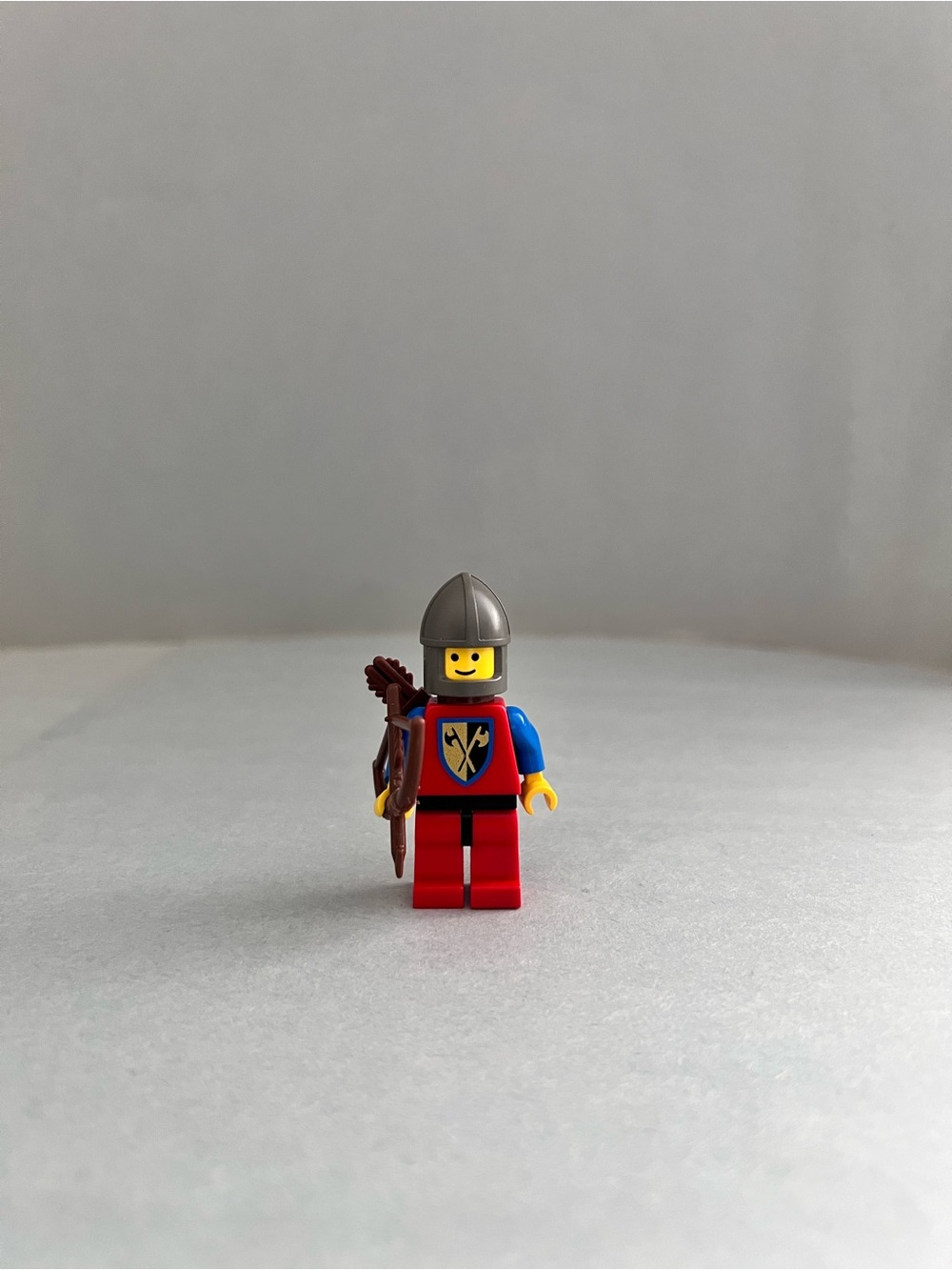 LEGO Castle Lion Knights Crusader Axe Soldier Minifigure